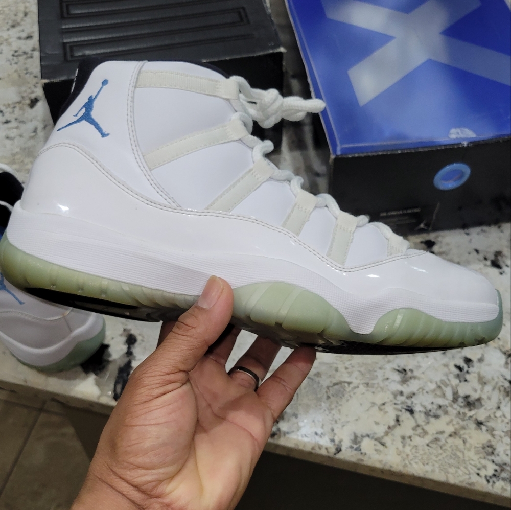 Jordan 11 legend blue